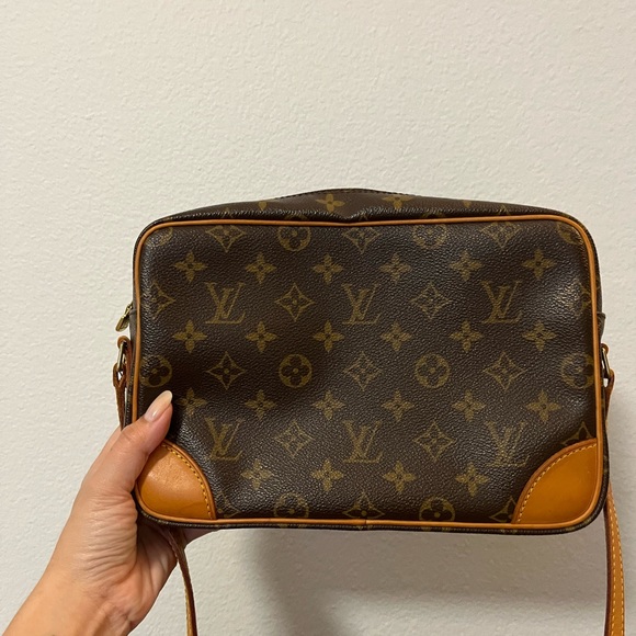 Authentic Preloved Louis Vuitton Trocadero 27 Monogram - Picture 6 of 9